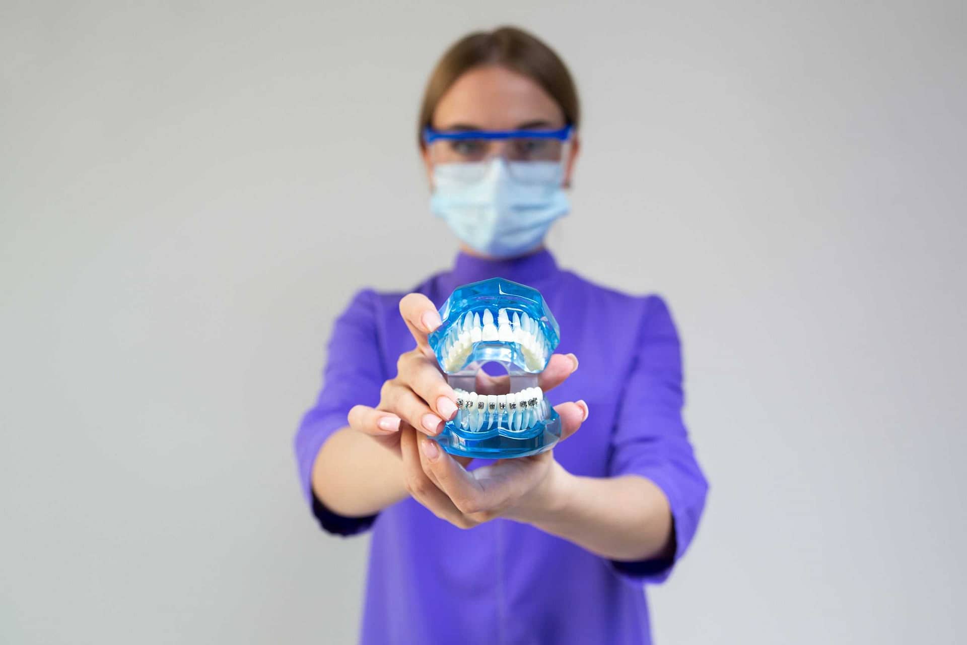 implant dentar ieftin
